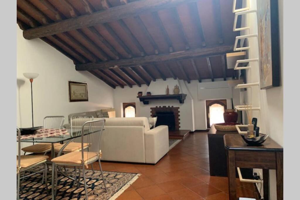 Daisy House: Nice Attic In The Historical Center 萨罗 外观 照片
