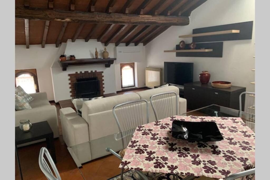 Daisy House: Nice Attic In The Historical Center 萨罗 外观 照片